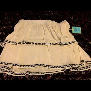 Cute skirt just in time for spring or summer!